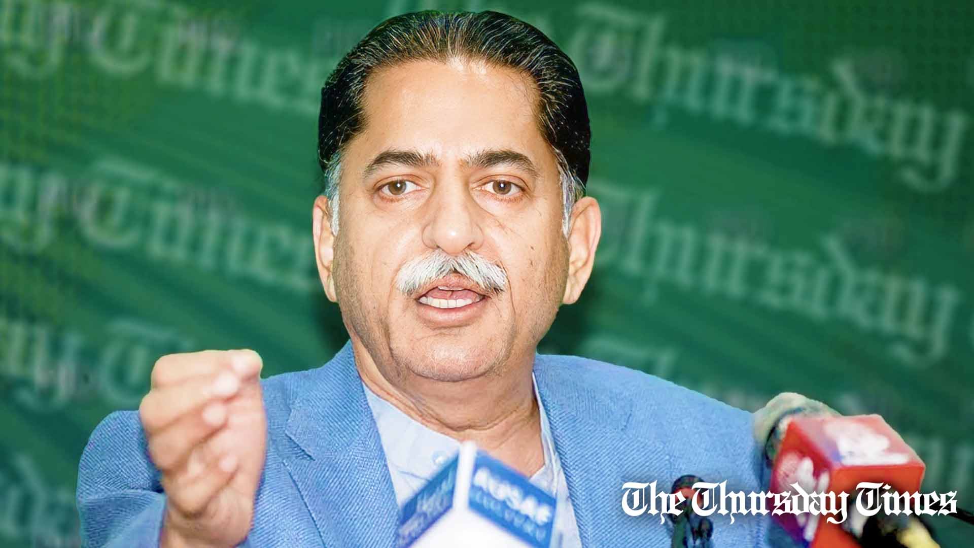 Former federal minister Mian Javed Latif addresses a press conference at Islamabad in 2022. — FILE/THE THURSDAY TIMES